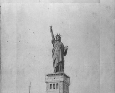statue-of-liberty-1886-completing-the-torch-grantrevealed-feat